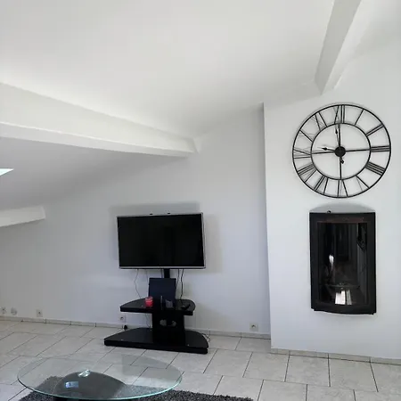 Loft Private Parking * Йер